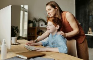 Discovering the Benefits of Online Learning